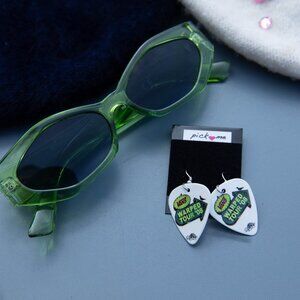 2008 "Bird" White Vintage Warped Tour Guitar Pick Earring
